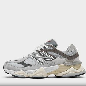 BRAND NEW NEVER WORN NEW BALANCE